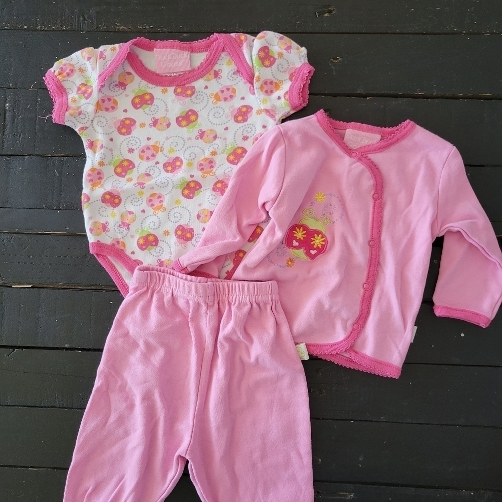 Duck Duck Goose NWOT Baby Girl 0-3 Months Three Pieces Outfit Pink White Set